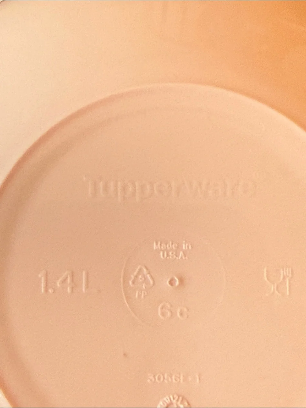 Tupperware 6c bowl with lid